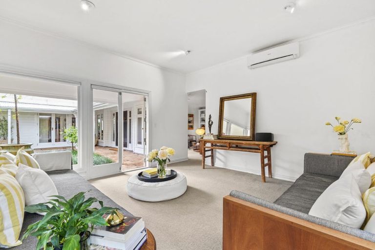 Photo of property in 49b Roland Road, Greenhithe, Auckland, 0632