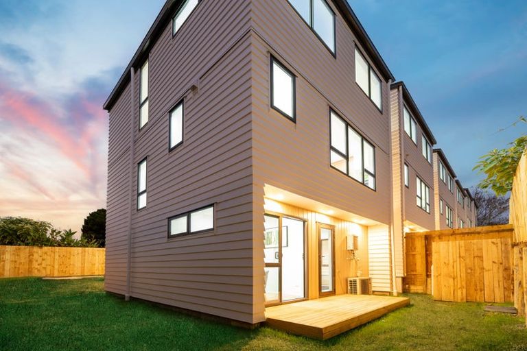 Photo of property in 21c Laura Street, Kelston, Auckland, 0602