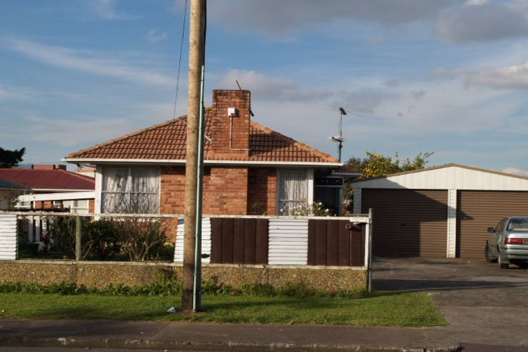 Photo of property in 15 Blake Road, Mangere East, Auckland, 2024