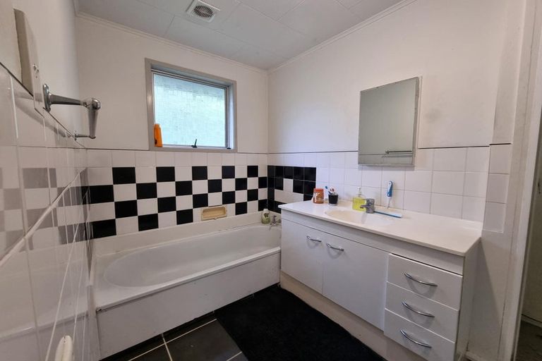 Photo of property in 156 Lynn Road, Bayview, Auckland, 0629