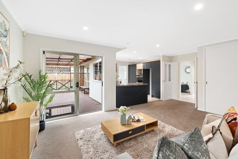 Photo of property in 54 Hillwell Drive, Henderson, Auckland, 0612