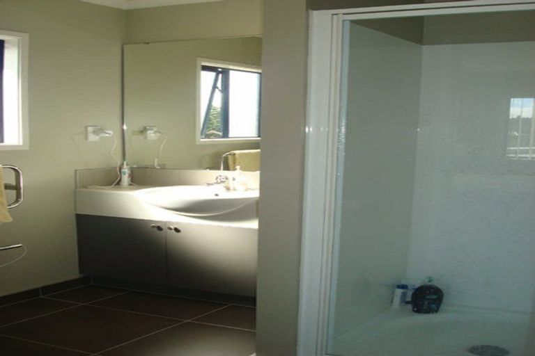 Photo of property in 3 Vicente Place, Oteha, Auckland, 0632