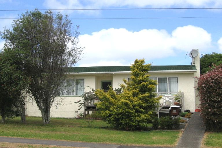 Photo of property in 50 Island Bay Road, Beach Haven, Auckland, 0626