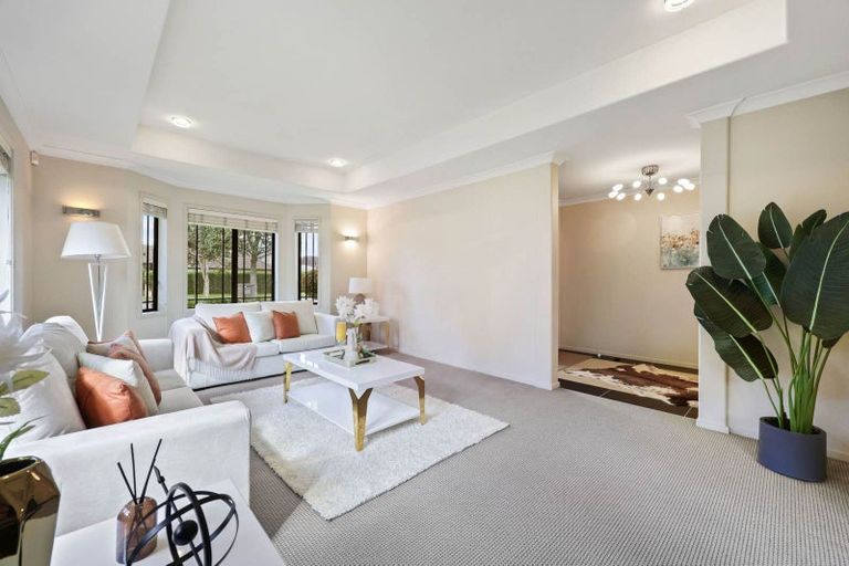 Photo of property in 16 Erceg Way, Rosehill, Papakura, 2113