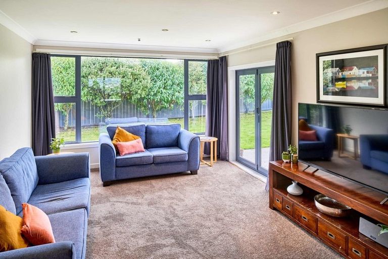 Photo of property in 15 Tirowhanga Road, Paremata, Porirua, 5024