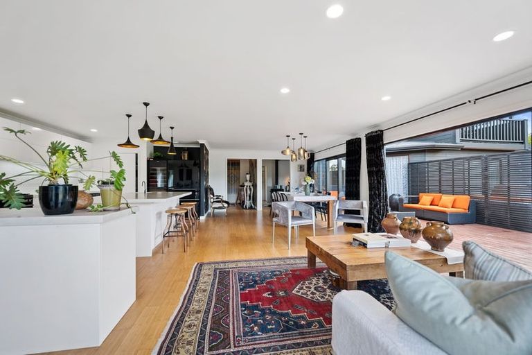 Photo of property in 216 Riverhead Road, Kumeu, 0892