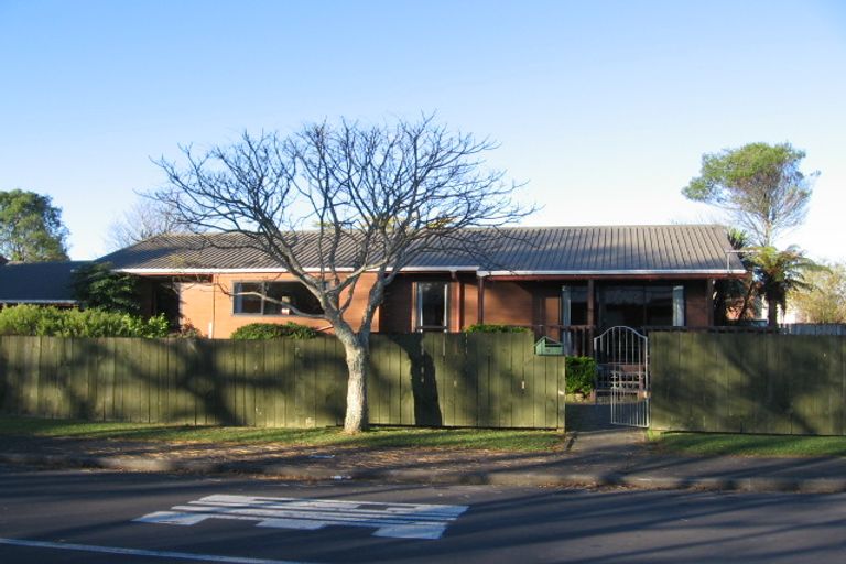 Photo of property in 1/1 Redlands Grove, Swanson, Auckland, 0612