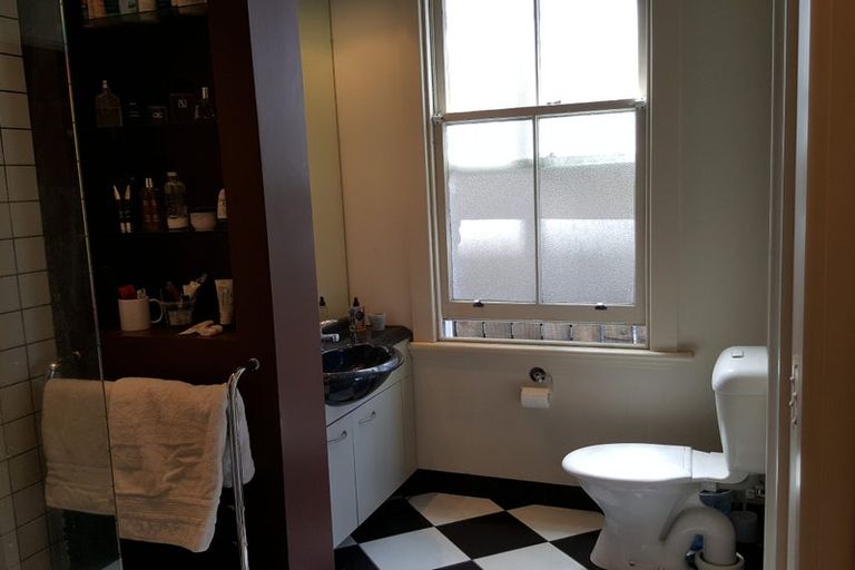 Photo of property in 102 Wallace Street, Mount Cook, Wellington, 6021