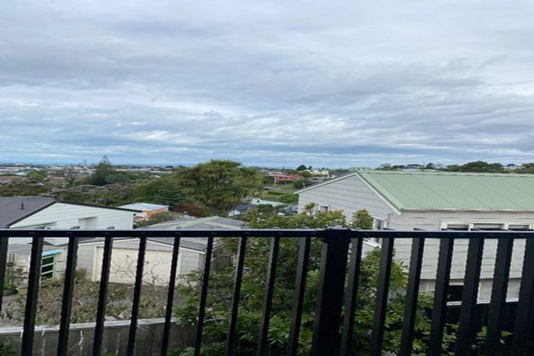 Photo of property in 201/553c Glenfield Road, Glenfield, Auckland, 0629