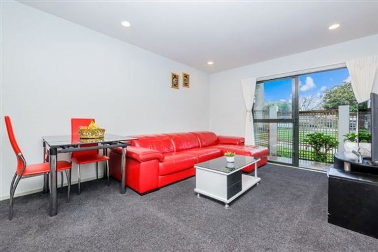 Photo of property in Norfolk Pines, 2/437b Albany Highway, Albany, Auckland, 0632