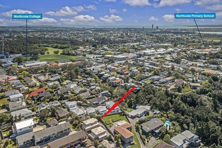 Photo of property in 3/24 Wernham Place, Northcote, Auckland, 0626