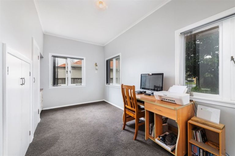 Photo of property in 39 Titirangi Road, New Lynn, Auckland, 0600