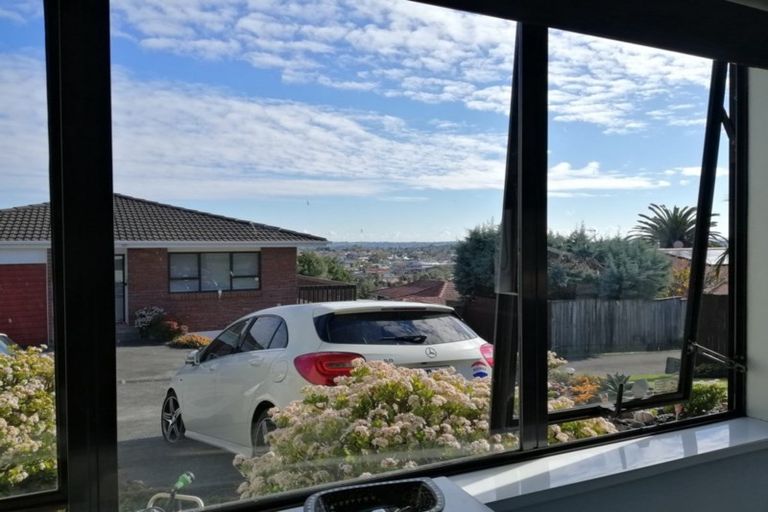 Photo of property in 70 Dalwhinnie Parade, Highland Park, Auckland, 2010