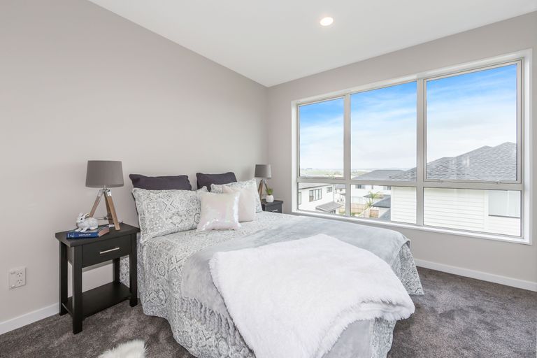 Photo of property in 41 Ascension Crescent, Orewa, 0931