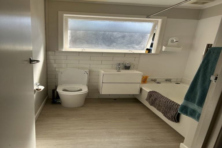 Photo of property in 15 Wainui Avenue, Point Chevalier, Auckland, 1022