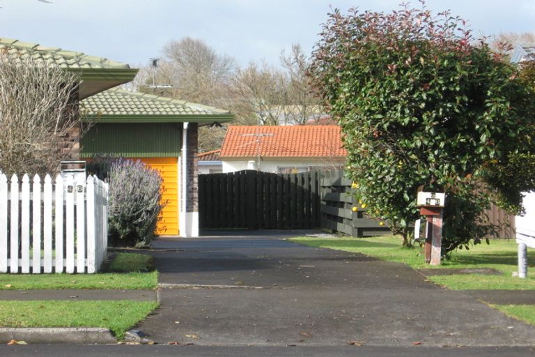 Photo of property in 2/46 Ray Small Drive, Pahurehure, Papakura, 2113