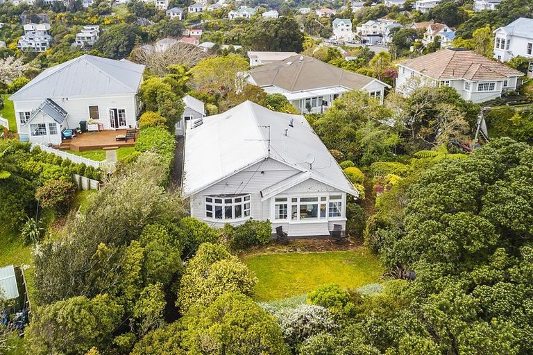 Photo of property in 7 Moana Road, Kelburn, Wellington, 6012