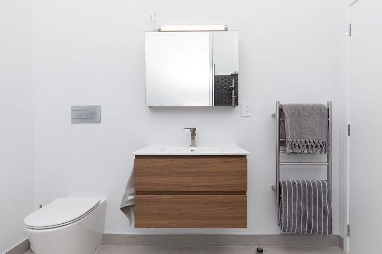 Photo of property in 2 Parachute Crescent, Papakura, 2110