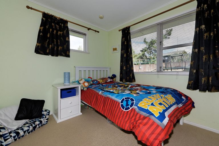 Photo of property in 79 La Rosa Street, Green Bay, Auckland, 0604