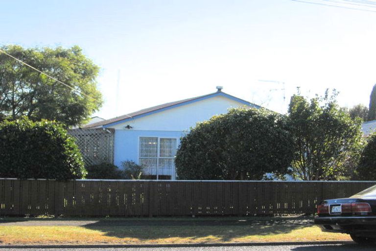 Photo of property in 2/64 Willis Road, Papakura, 2110