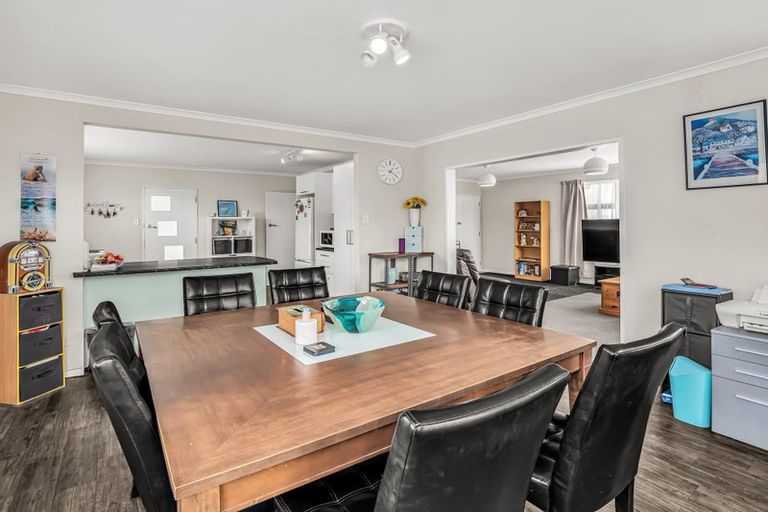 Photo of property in 29 John F Kennedy Drive, Milson, Palmerston North, 4414