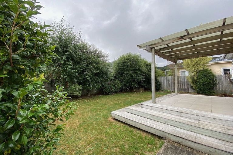 Photo of property in 15 Saint Ronans Avenue, Waterloo, Lower Hutt, 5011
