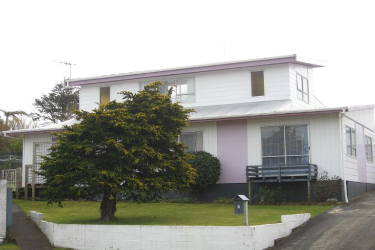 Photo of property in 6 Benbow Place, Westown, New Plymouth, 4310