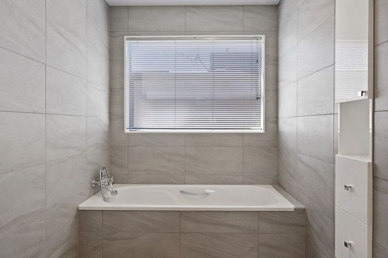 Photo of property in 11 Hilltop Lane, Mount Pleasant, Christchurch, 8081