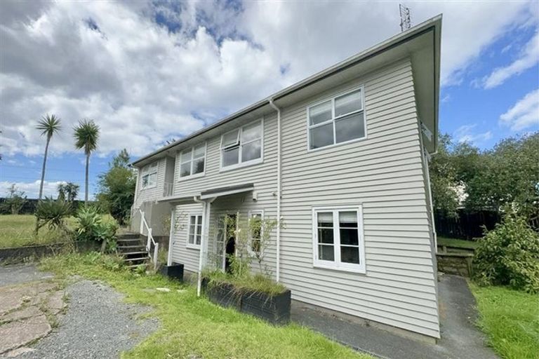 Photo of property in 19 Awaroa Road, Sunnyvale, Auckland, 0612