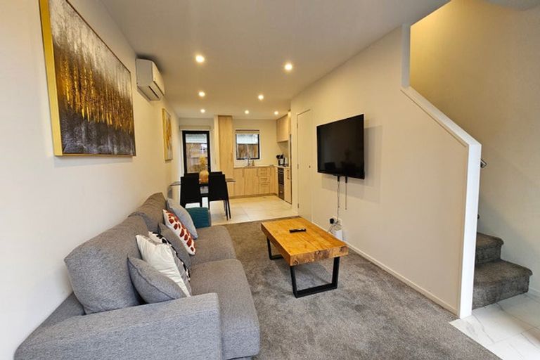 Photo of property in 10/23 Awaroa Road, Sunnyvale, Auckland, 0612