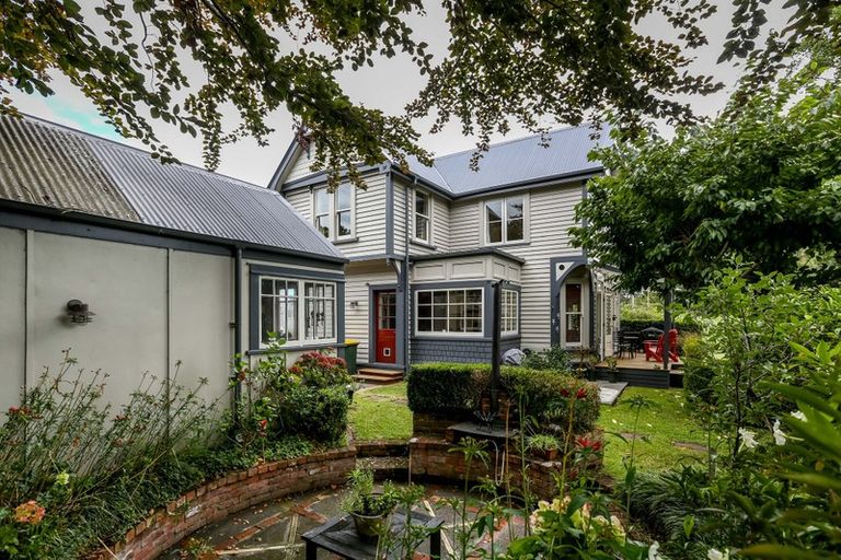 Photo of property in 17 Vivian Street, New Plymouth, 4310