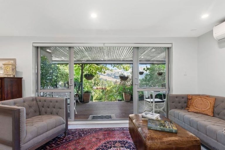 Photo of property in 10 Bayview Crescent, Duvauchelle, 7581