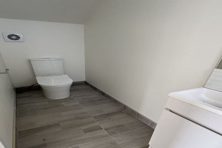 Photo of property in 15 Lowtherhurst Road, Massey, Auckland, 0614