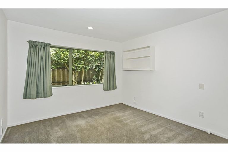 Photo of property in 9 Len Garlick Place, Pahurehure, Papakura, 2113