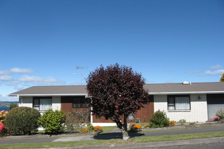 Photo of property in 8 Dorothy Drive, Acacia Bay, Taupo, 3330