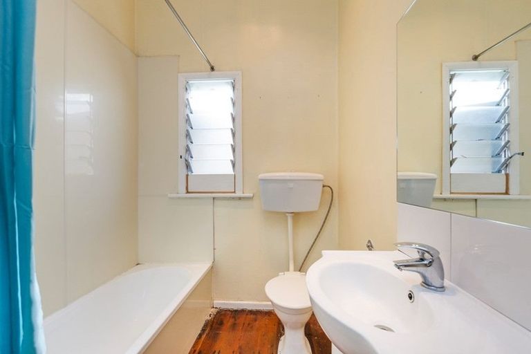 Photo of property in 17 Limbrick Street, Terrace End, Palmerston North, 4410