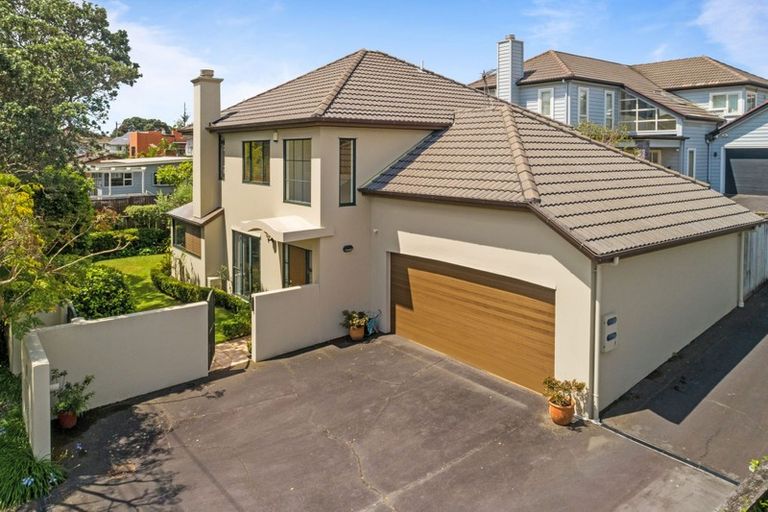 Photo of property in 1/8 Omana Road, Milford, Auckland, 0620