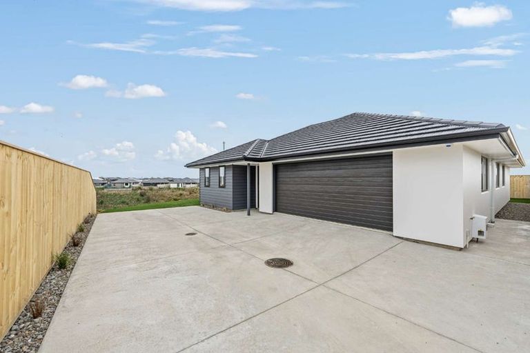Photo of property in 59 Atlantic Drive, Fitzherbert, Palmerston North, 4410