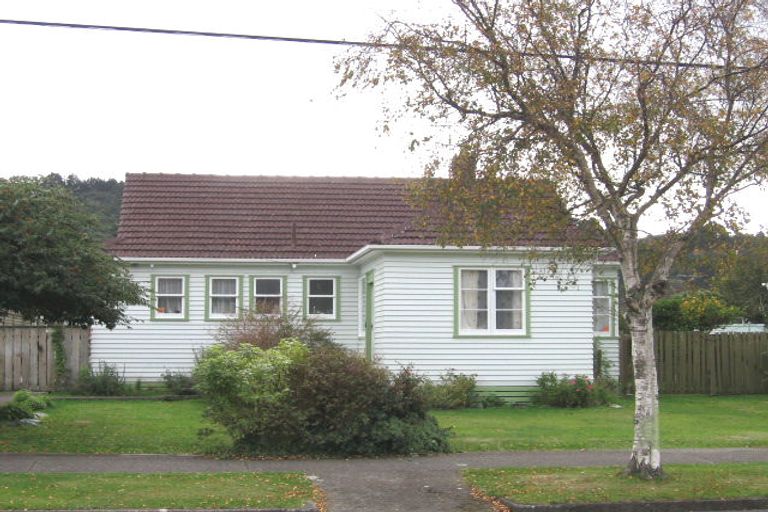 Photo of property in 17 Churton Crescent, Taita, Lower Hutt, 5011