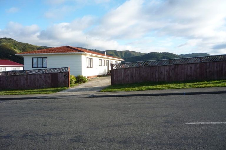Photo of property in 73 Frobisher Street, Island Bay, Wellington, 6023