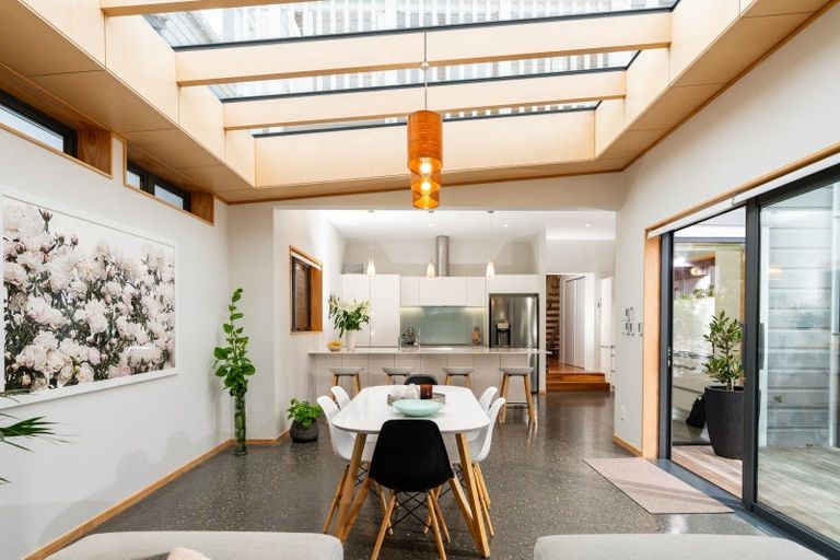 Photo of property in 35 Queen Street, Mount Victoria, Wellington, 6011