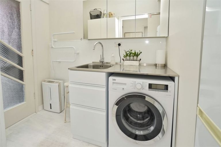 Photo of property in 6 Forest Lake Road, Forest Lake, Hamilton, 3200