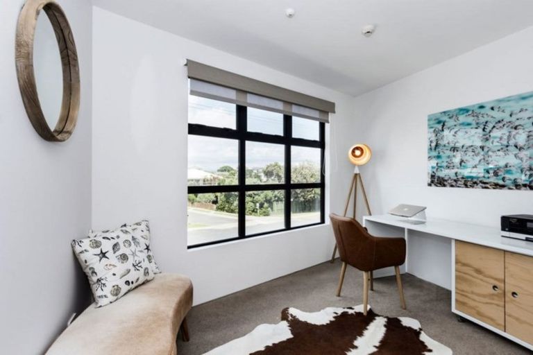 Photo of property in 211 Marine Parade, Mount Maunganui, 3116