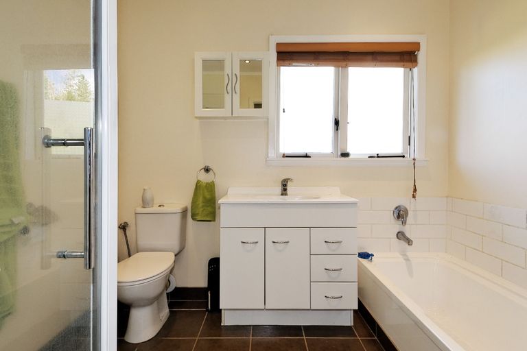 Photo of property in 79 La Rosa Street, Green Bay, Auckland, 0604