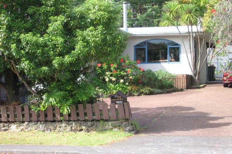 Photo of property in 90 Godley Road, Green Bay, Auckland, 0604