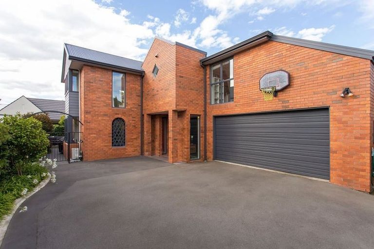 Photo of property in 89a Hawthorne Street, Strowan, Christchurch, 8052