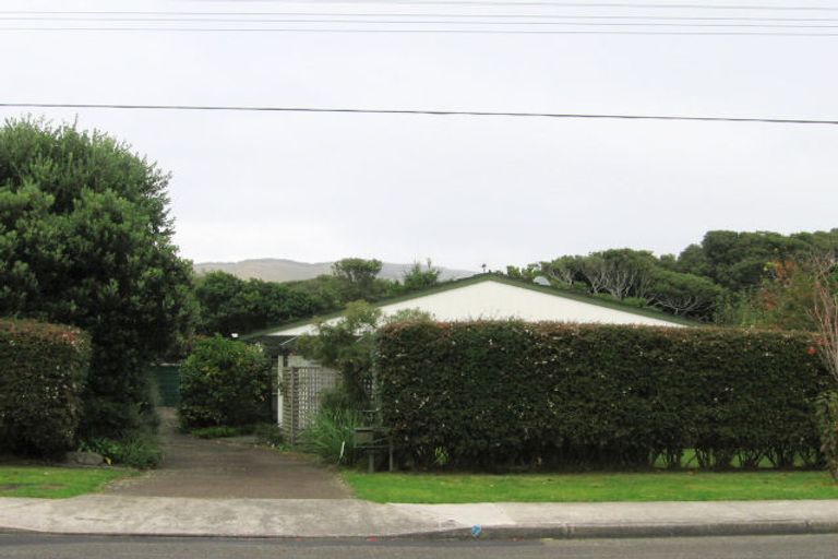 Photo of property in 28 Ngaio Road, Waikanae, 5036