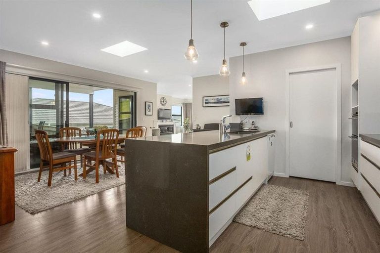 Photo of property in 12 Canary Way, Whitby, Porirua, 5024