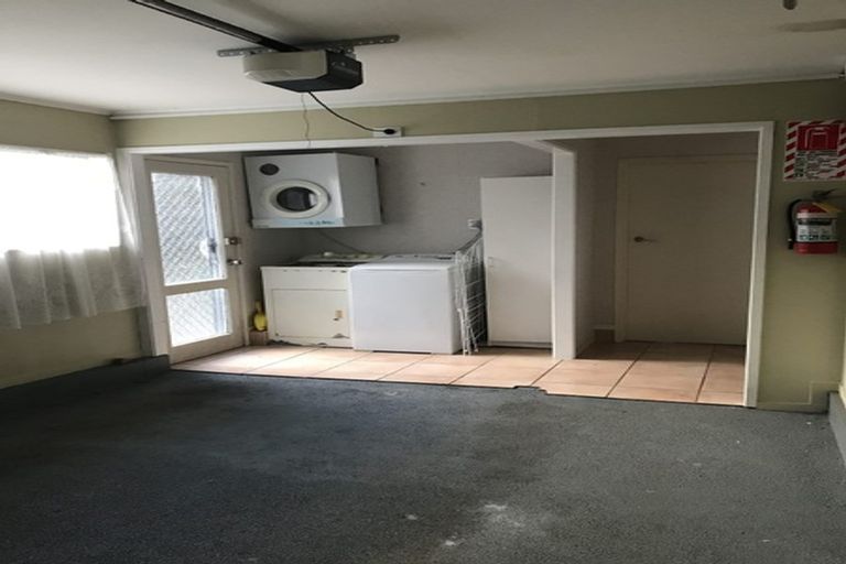 Photo of property in 97 Hobsonville Road, West Harbour, Auckland, 0618