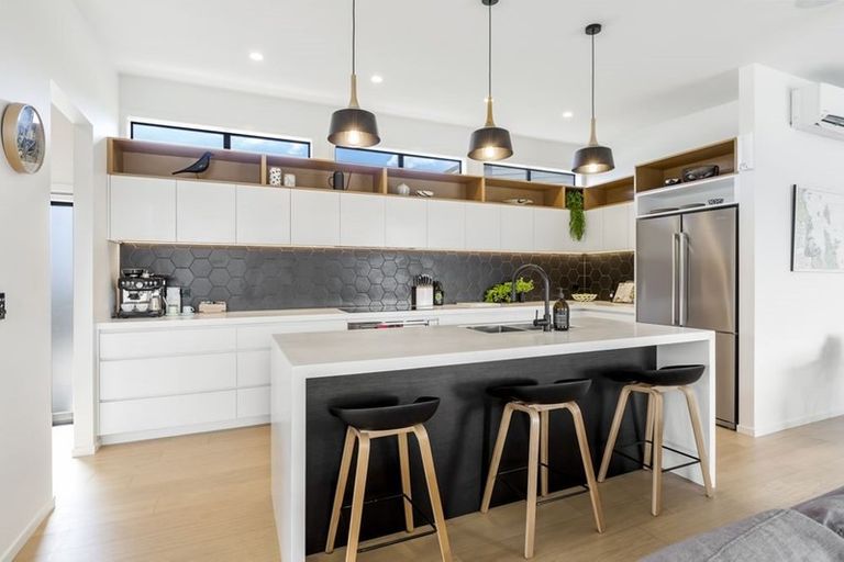 Photo of property in 10 Laly Haddon Place, Matakana, 0985